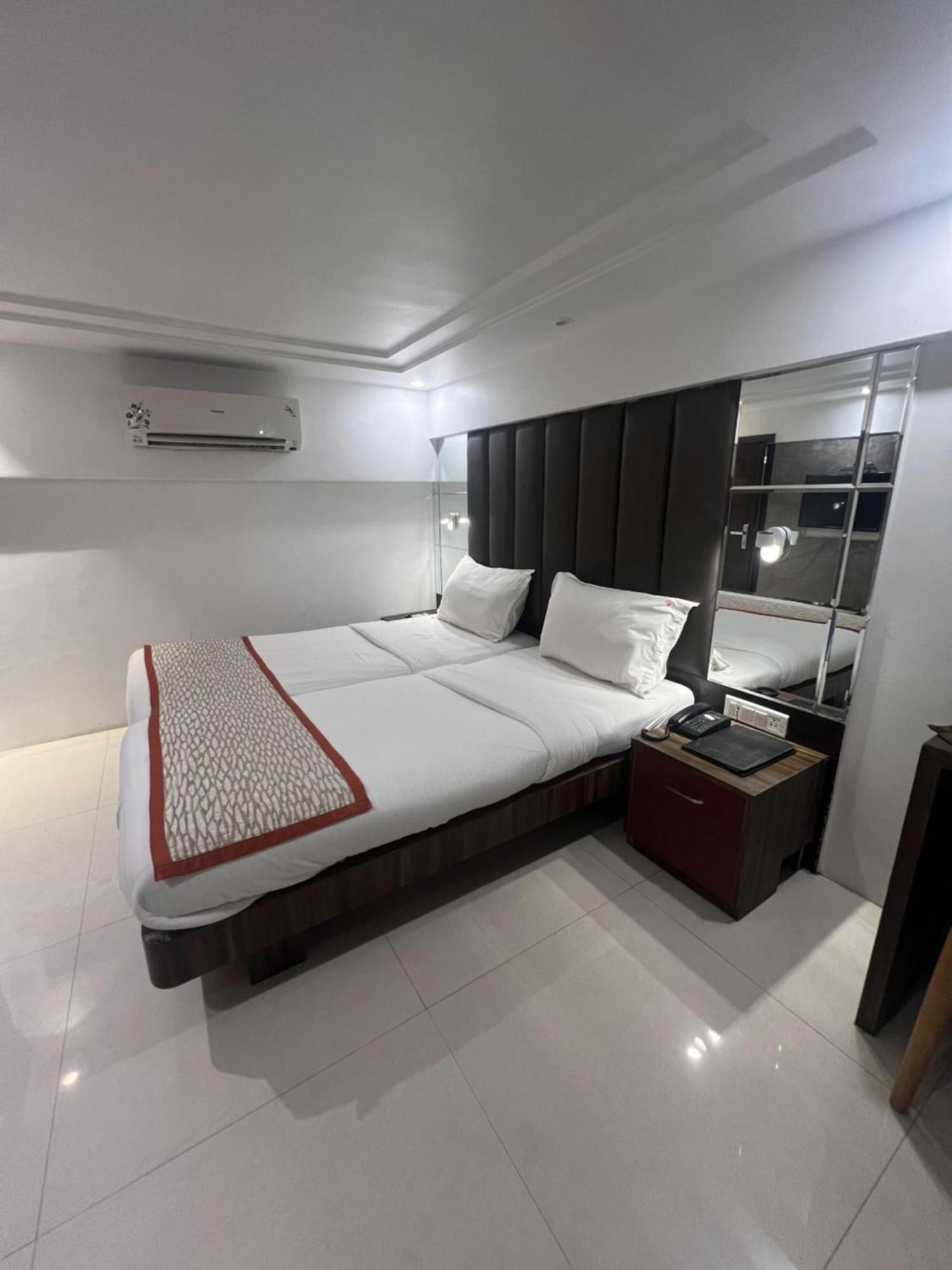 מומביי Hotel Supreme - Cuffe Parade מראה חיצוני תמונה