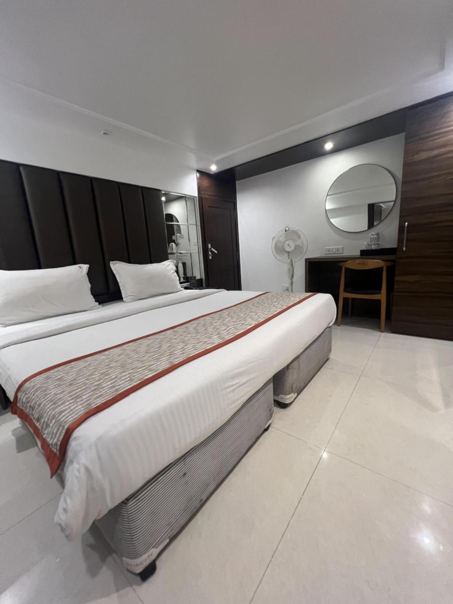 מומביי Hotel Supreme - Cuffe Parade מראה חיצוני תמונה