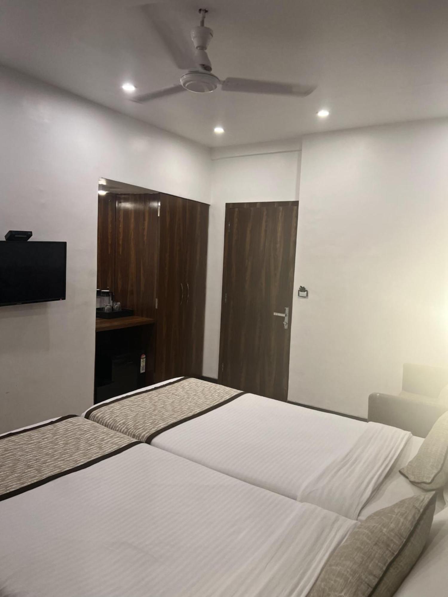 מומביי Hotel Supreme - Cuffe Parade מראה חיצוני תמונה