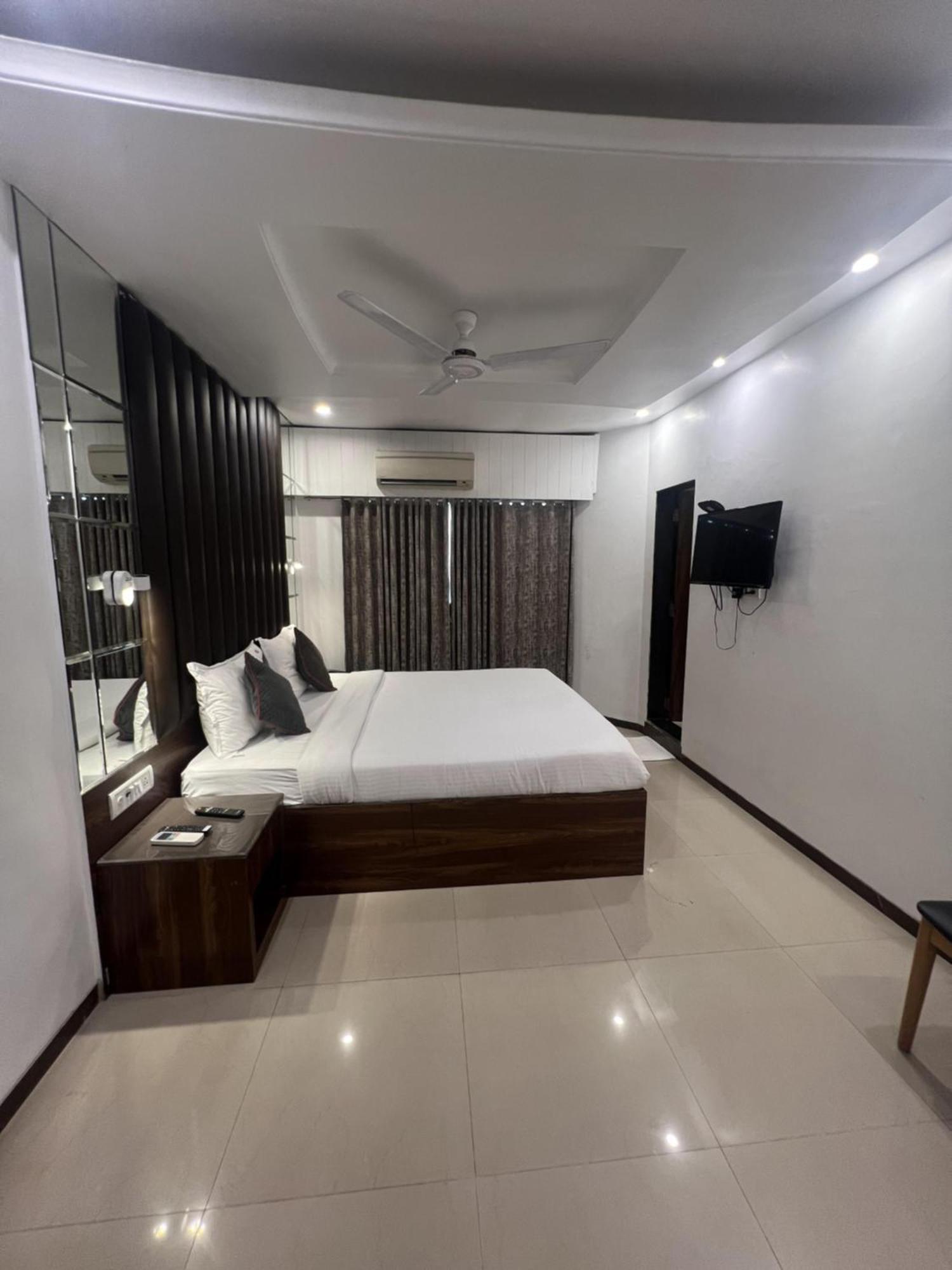 מומביי Hotel Supreme - Cuffe Parade מראה חיצוני תמונה