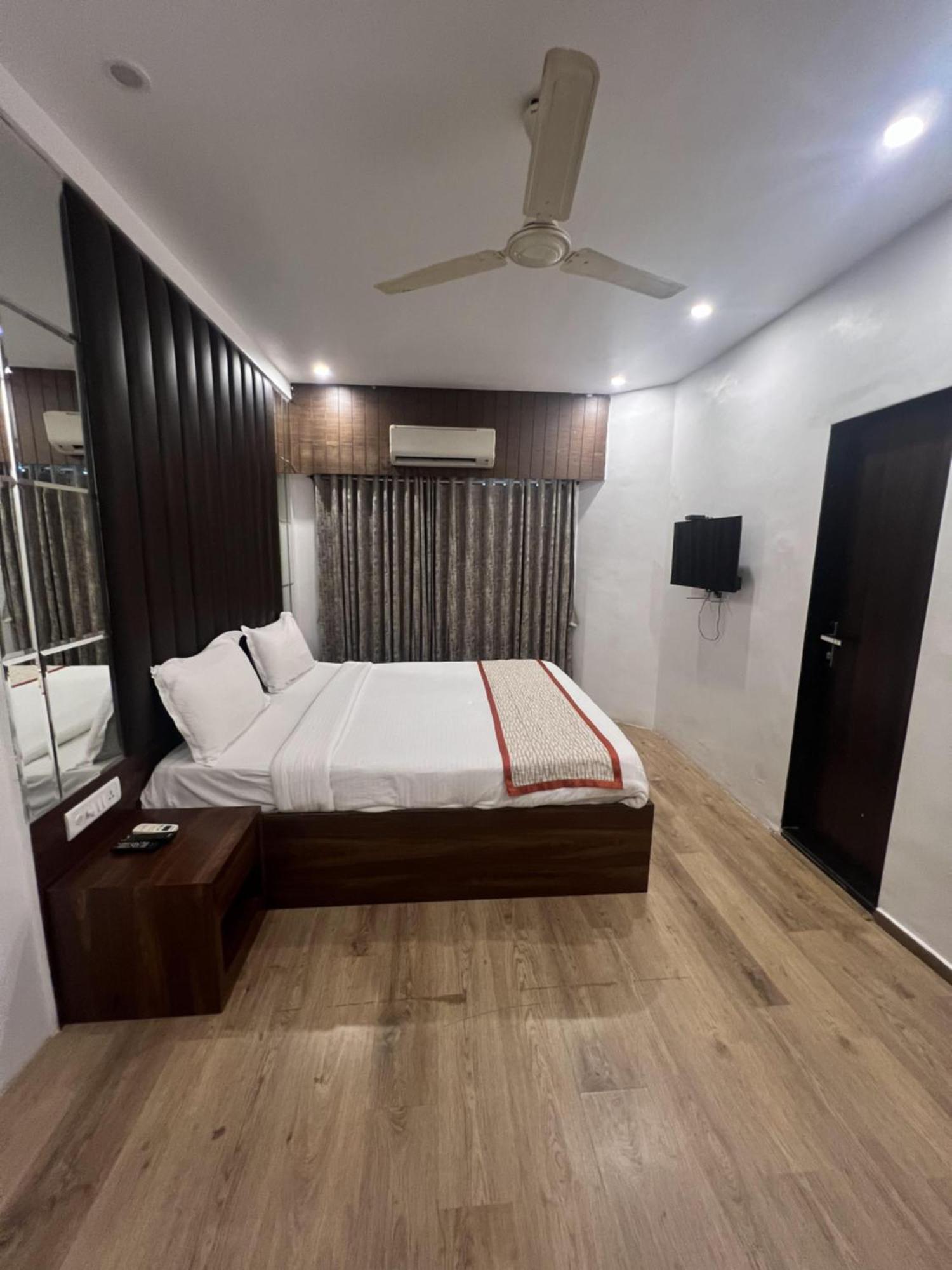 מומביי Hotel Supreme - Cuffe Parade מראה חיצוני תמונה