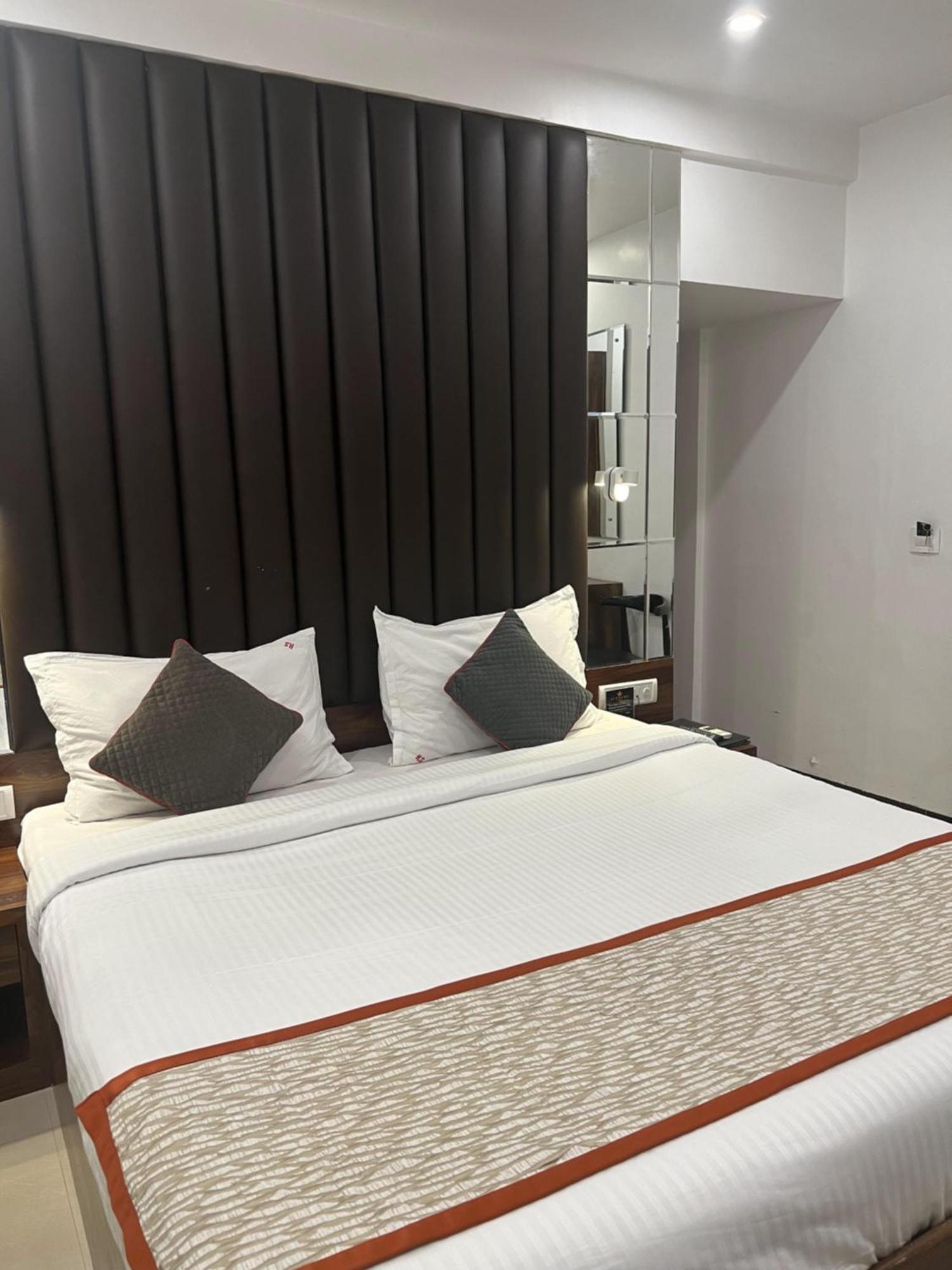 מומביי Hotel Supreme - Cuffe Parade מראה חיצוני תמונה